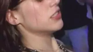 টপলেস বিকিনি গার্ল আ ...