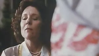 পাতলা স্বর্ণকেশী অ্য ...